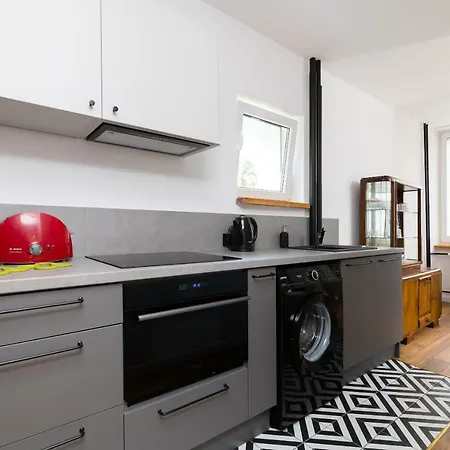 Independence Museum Charming By Bookinghost Varsó