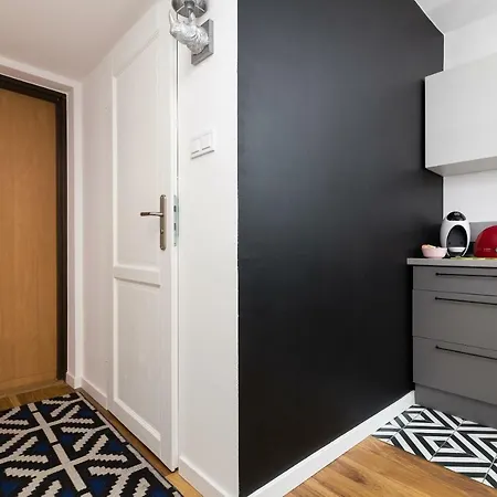 Independence Museum Charming By Bookinghost * Varsóvia